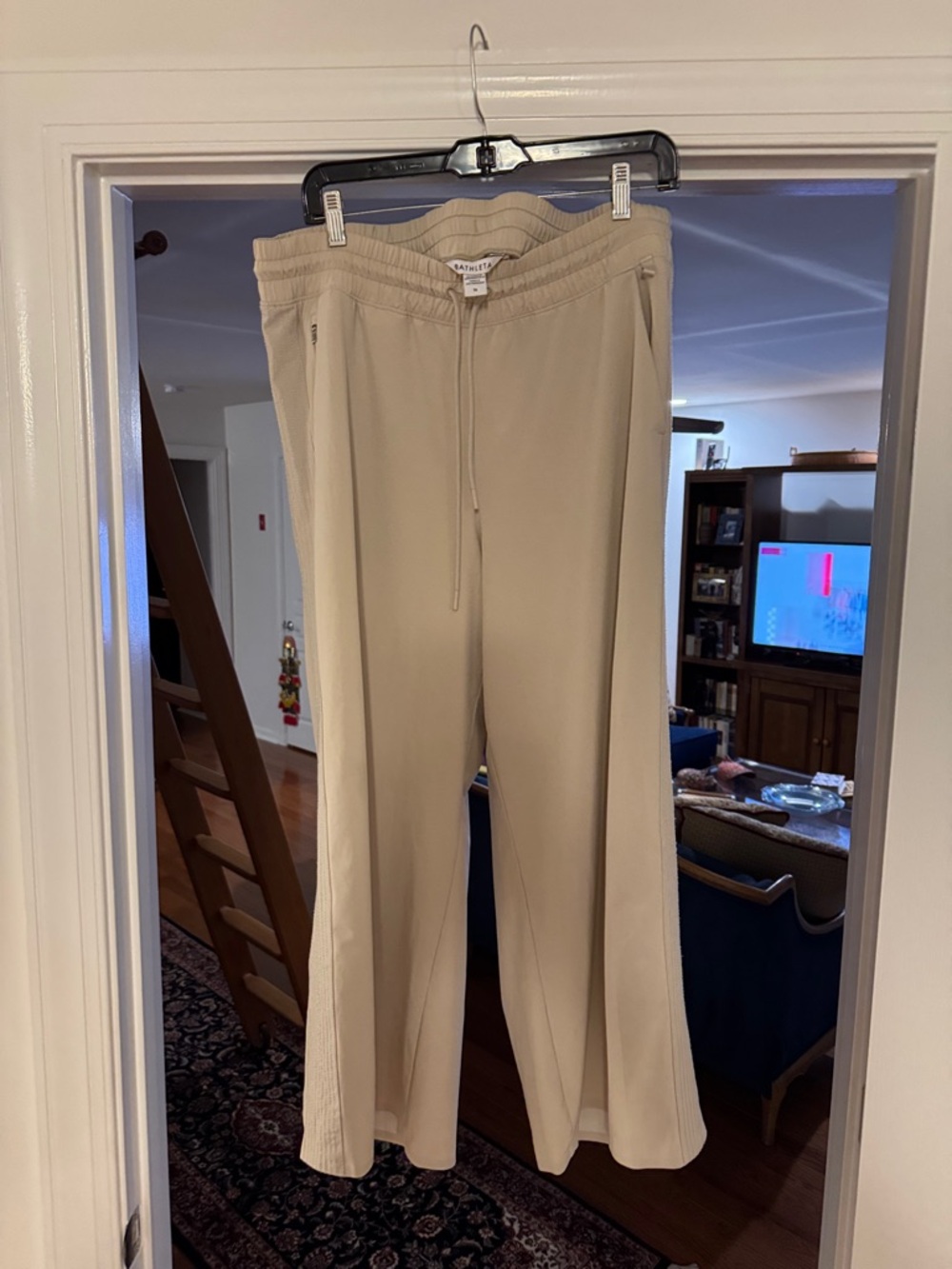 Athleta women’s  Beige Drawstring Capris size 16